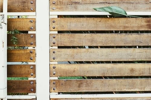 Holzpaneele für Gartenzaun