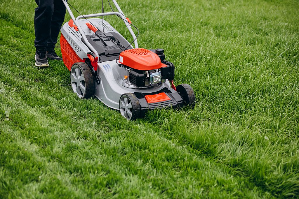 Gartenmäher und Rasentrimmer – elektrische, benzin- und akkubetriebene Modelle